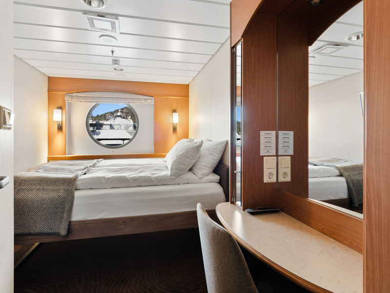 Polar Outside | Middle deck for 2 travellers